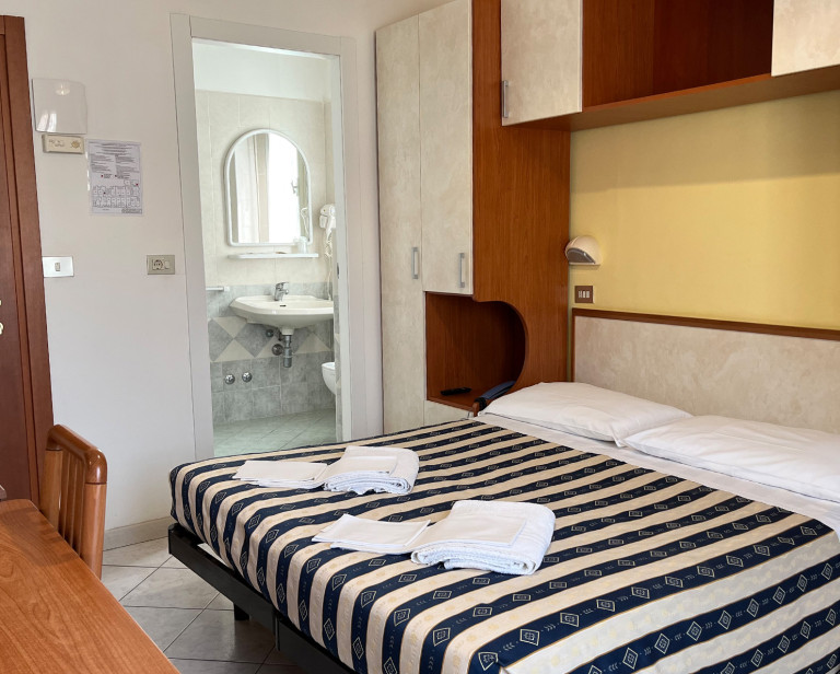 media.Slide_Camere_3Hotel_Serena_GatteoMare